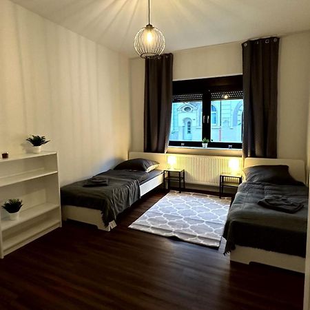 Cozy Apartment With Garden In Γκελσενκίρτσεν Εξωτερικό φωτογραφία