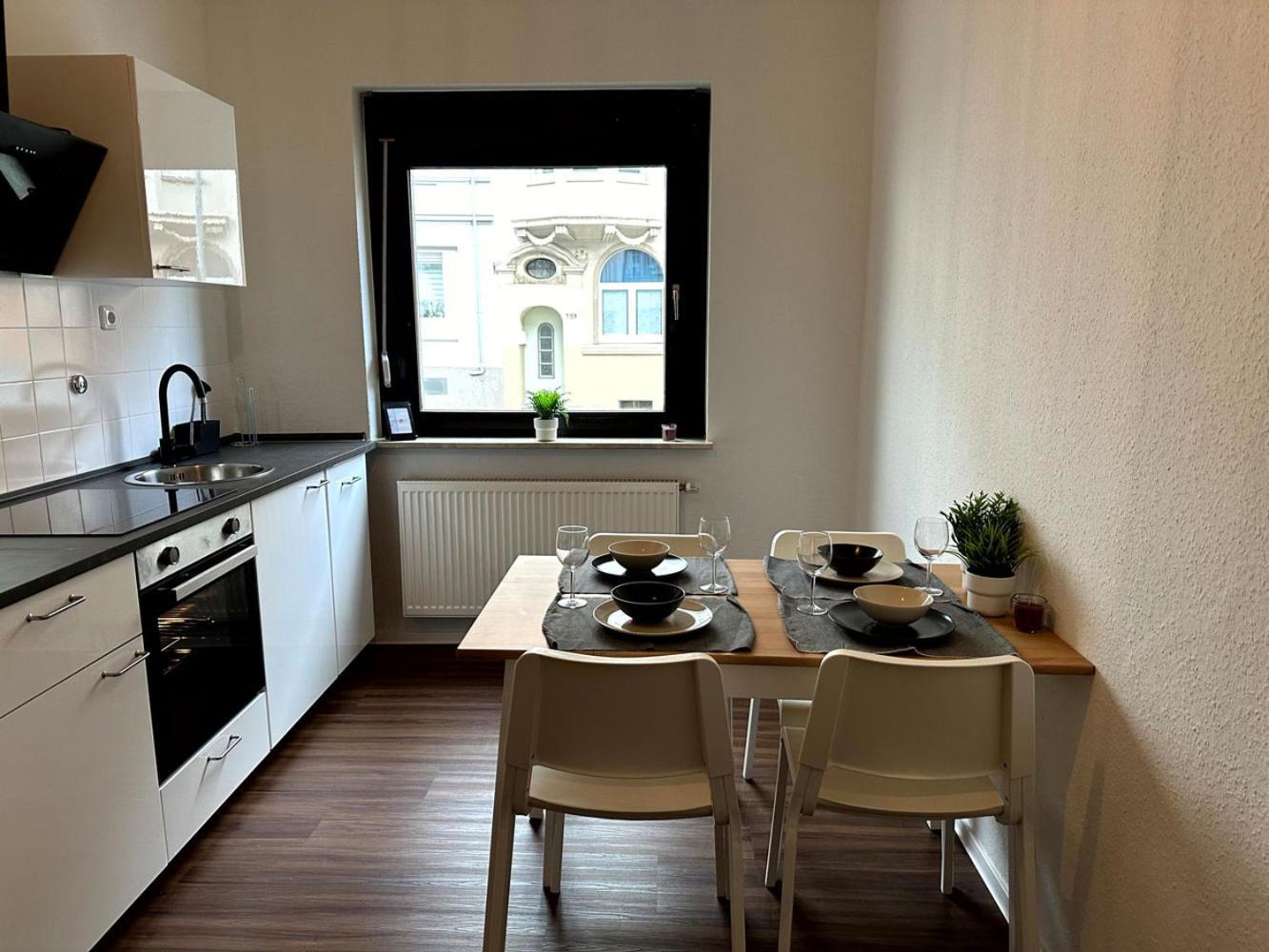 Cozy Apartment With Garden In Γκελσενκίρτσεν Εξωτερικό φωτογραφία