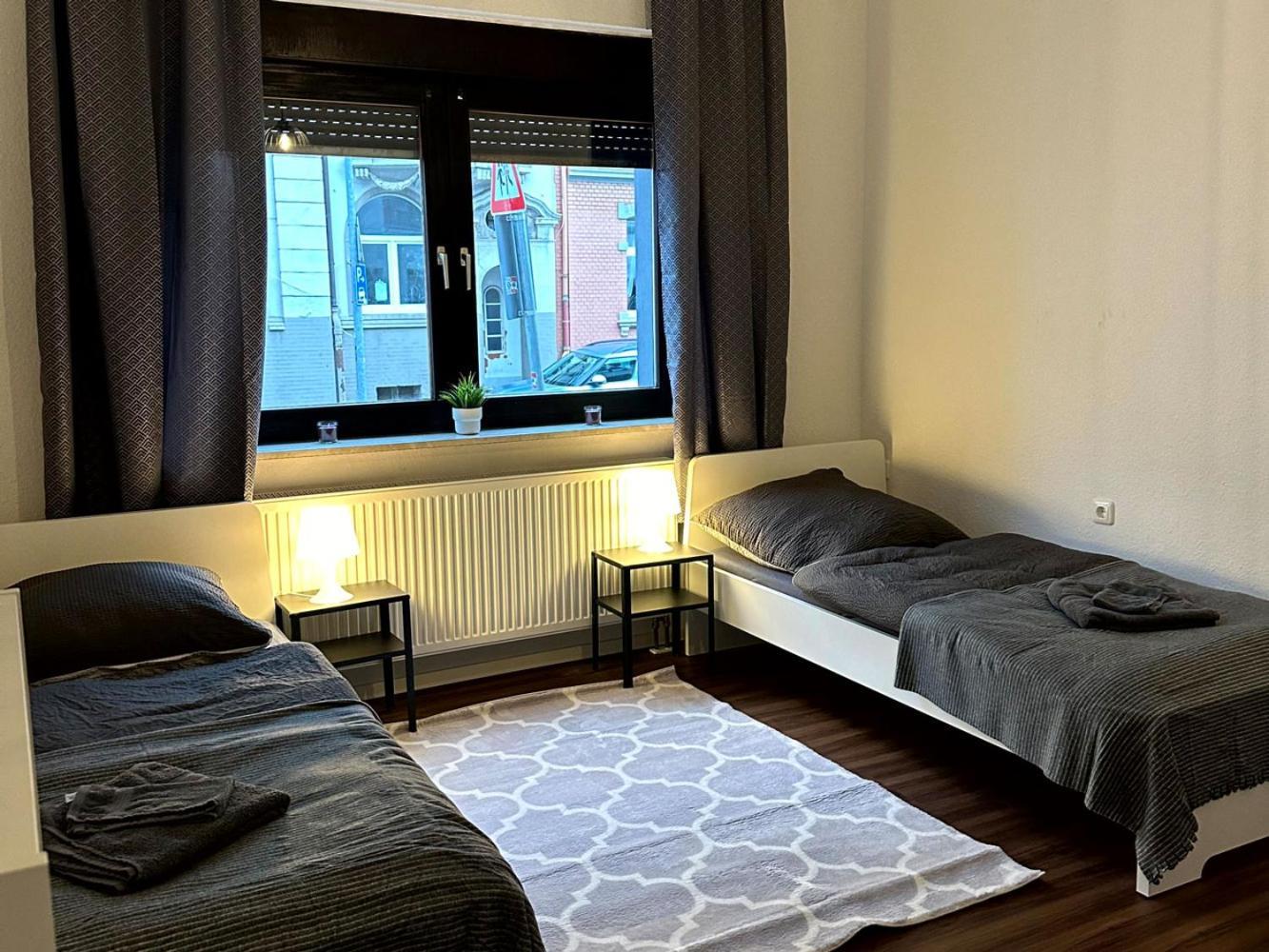Cozy Apartment With Garden In Γκελσενκίρτσεν Εξωτερικό φωτογραφία